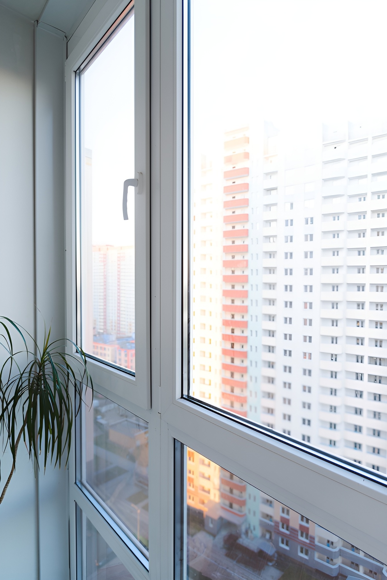 Ventana corrediza PVC con doble vidrio templado anti-ruido y UV